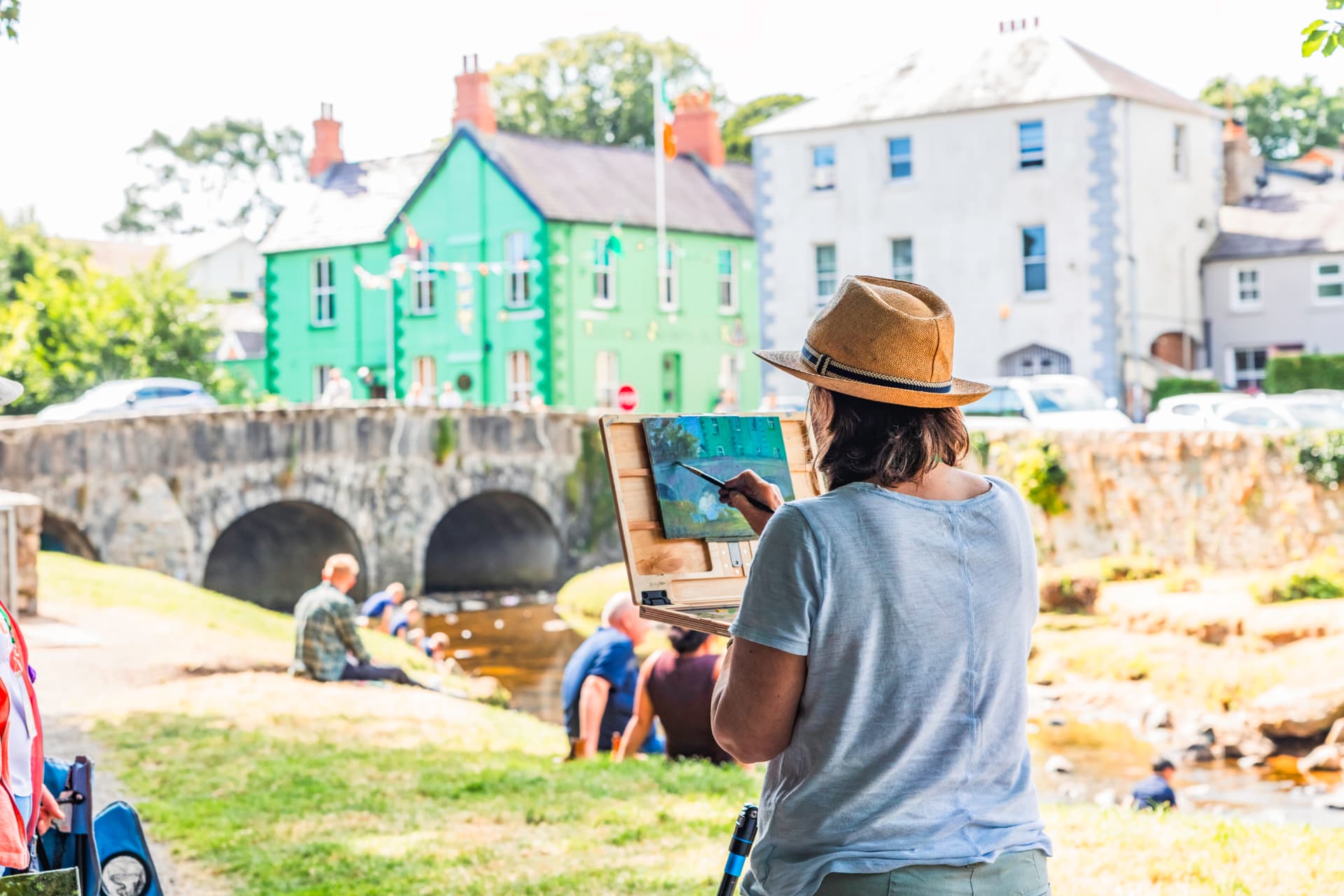 Marie Kelly painting en plein air in Rostrevor, Co. Down